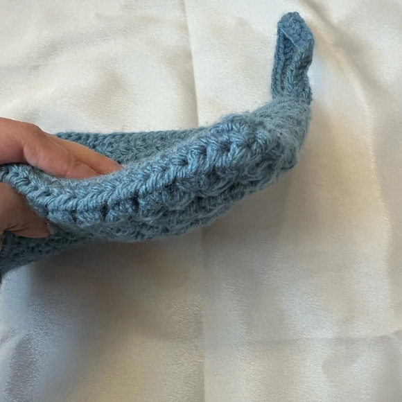 Handmade knit double clasp wristlet - Picture 6 of 6